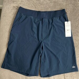 NWT ALO Men’s 9” Repetition Short Navy